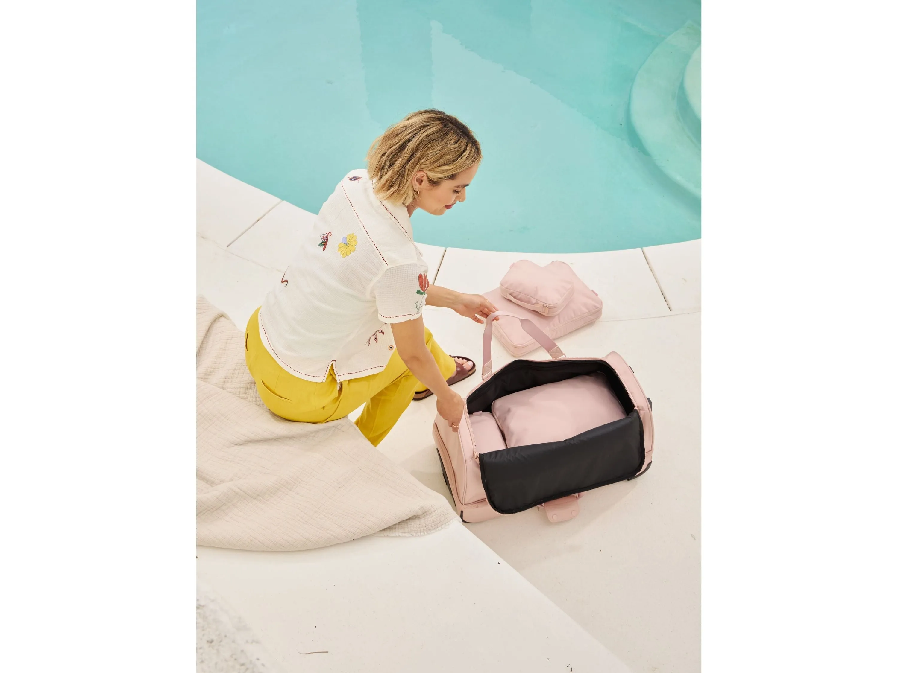 Calpak Stevyn Large Rolling Duffel