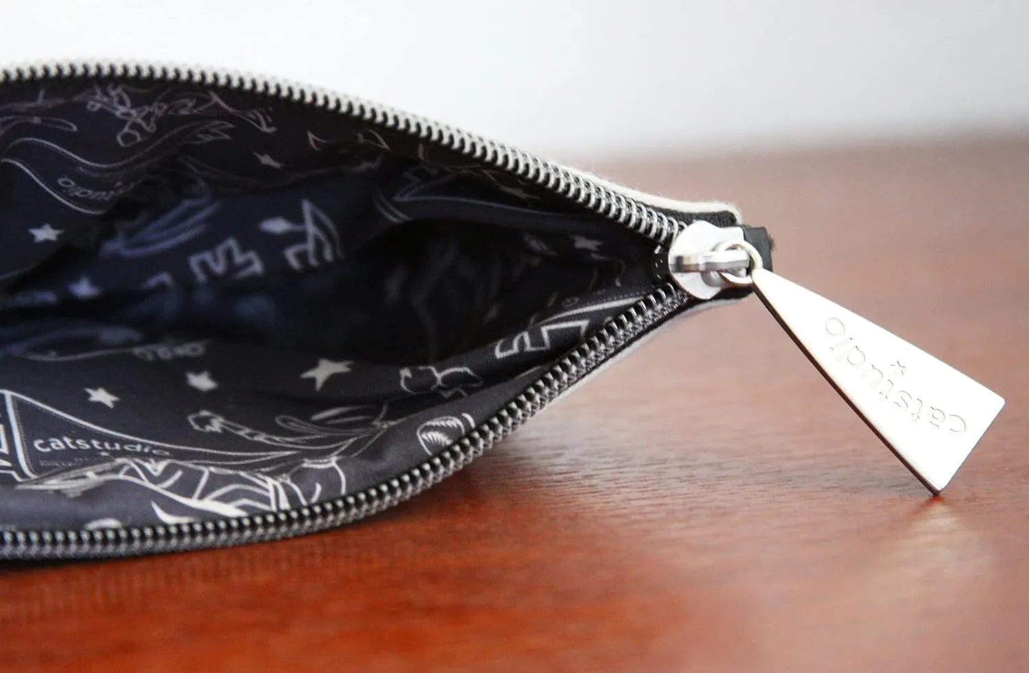 Catstudio Zipper Pouch, Syracuse University Travel Toiletry Bag, 5 x 7, Ideal Makeup Bag, Dog Treat Pouch, or Purse to Organize Supplies for Grads & Alumni