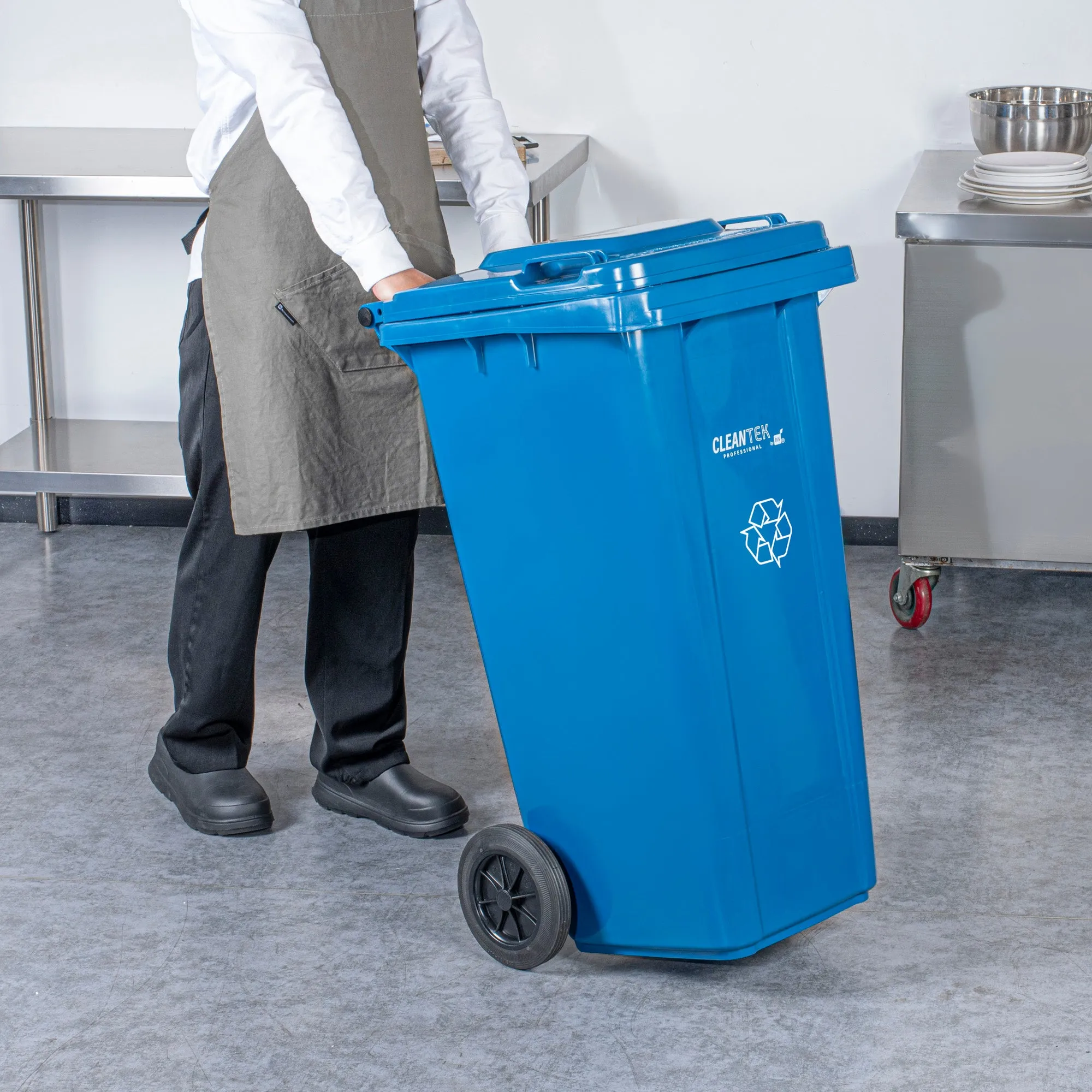 Clean Tek Professional 32 gal Rectangle Blue Plastic Wheeled Recycling Bin - with Lid - 22 1/2" x 19" x 37 1/2" - 1 count box