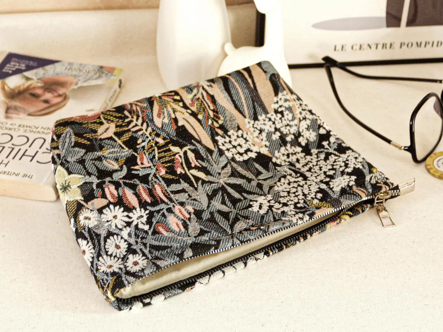 Cute Floral Makeup Bag Cosmetic Travel Pouch with Bottom and Zipper, Purse Make Up Organizer, Aesthetic Textured Fabric, Large