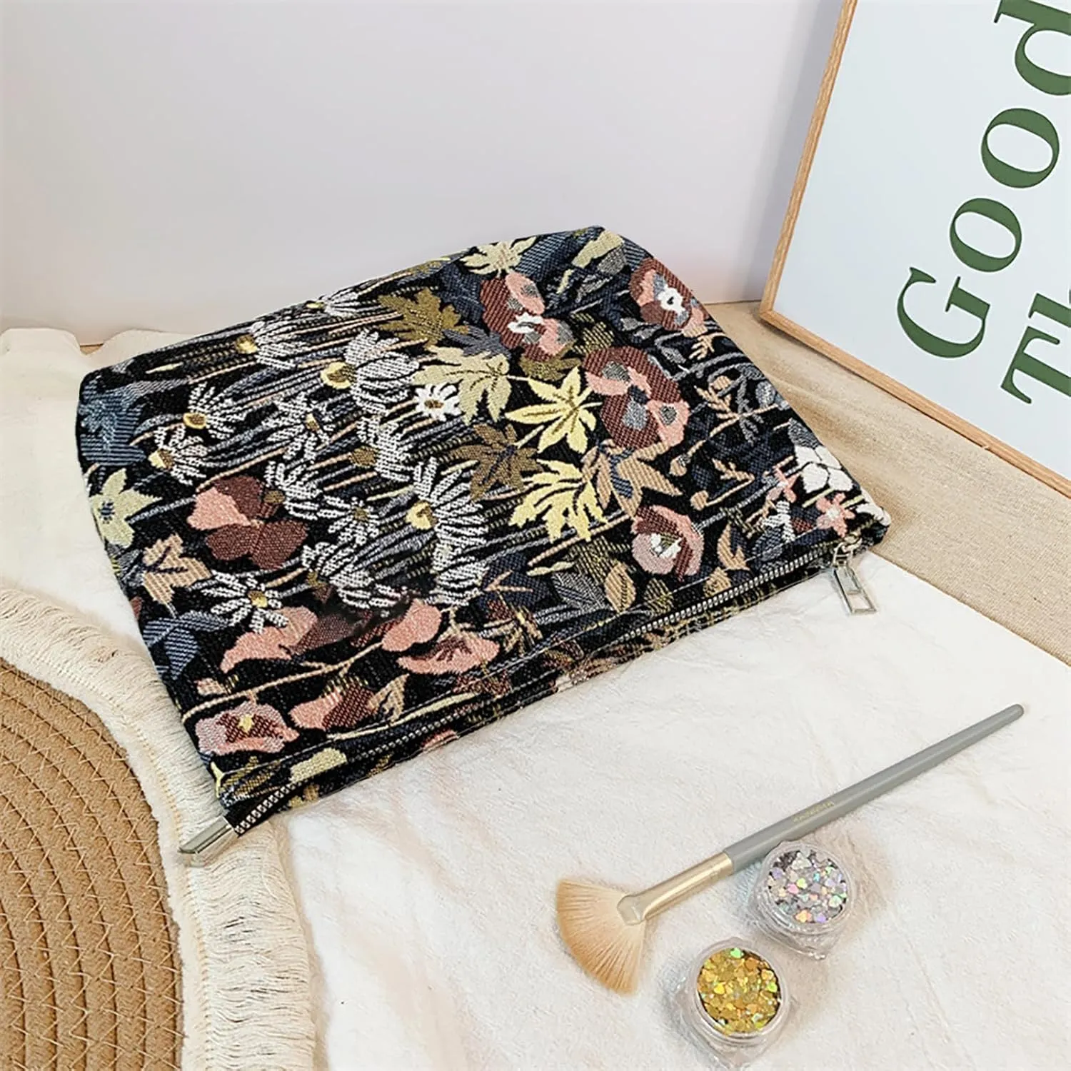Cute Floral Makeup Bag Cosmetic Travel Pouch with Bottom and Zipper, Purse Make Up Organizer, Aesthetic Textured Fabric, Large