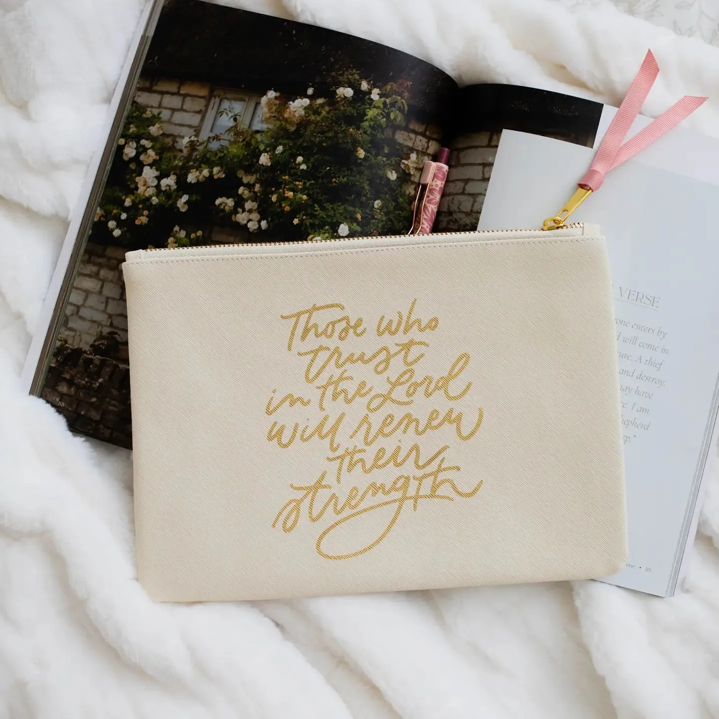Isaiah 40:31 Accessory Pouch