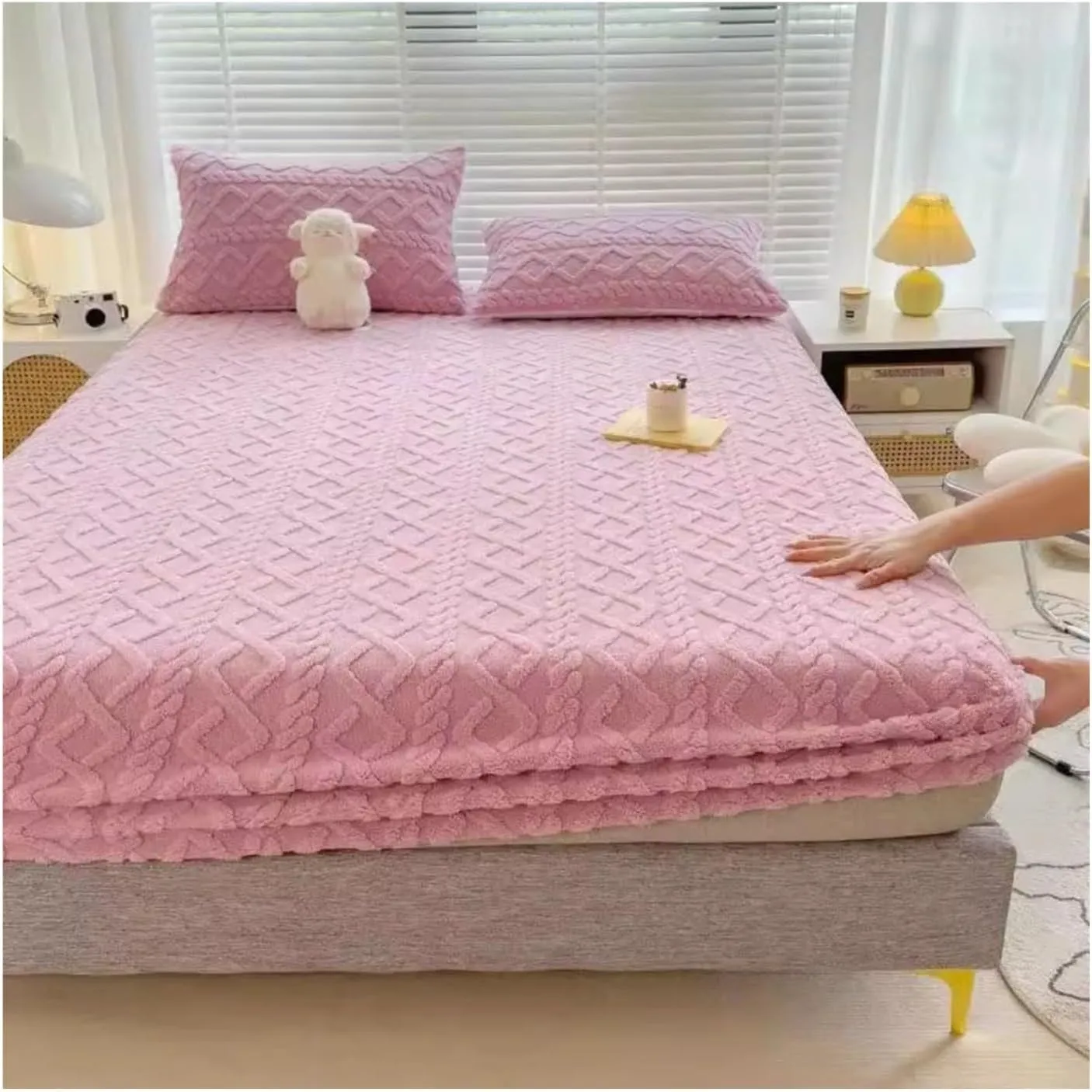 Luxurious Velvet Jacquard Fitted Sheet Set with Pillow Cases, Flannel Velvet Bed Sheet Soft Cozy Breathable Washable for Bedroom(Yellow,Twin(90 * 200CM))