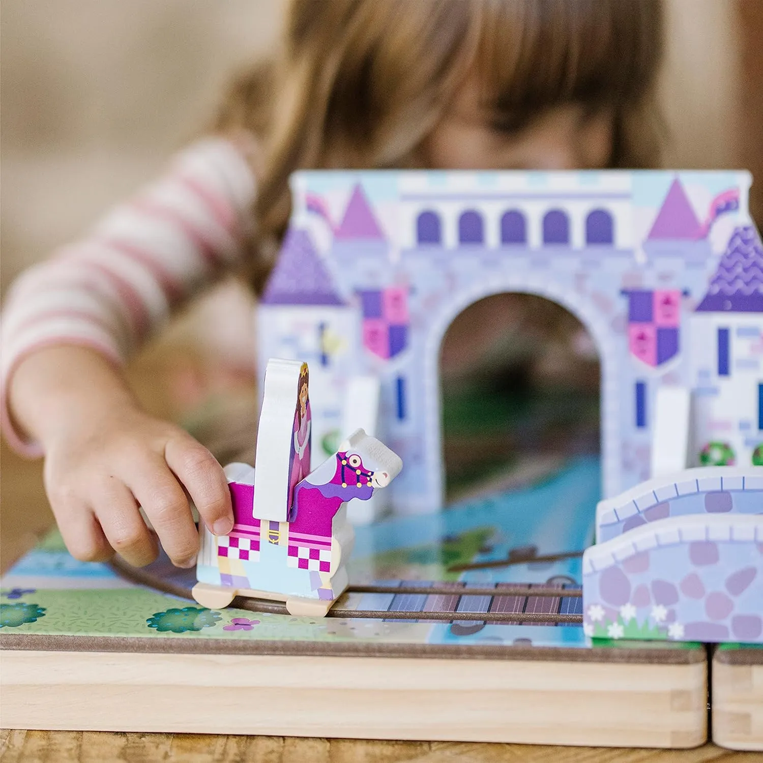 Melissa & Doug 19-Piece Wooden Take-Along Tabletop Kingdom – Carriage, Horse, Unicorn, Dragon, More