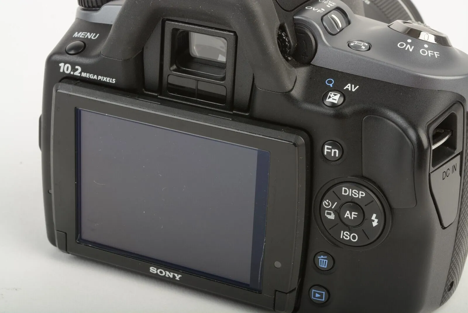 Sony DSLR-A330 A330 10.2MP DSLR w/18-55mm zoom, 2Batts, charger, protector   case