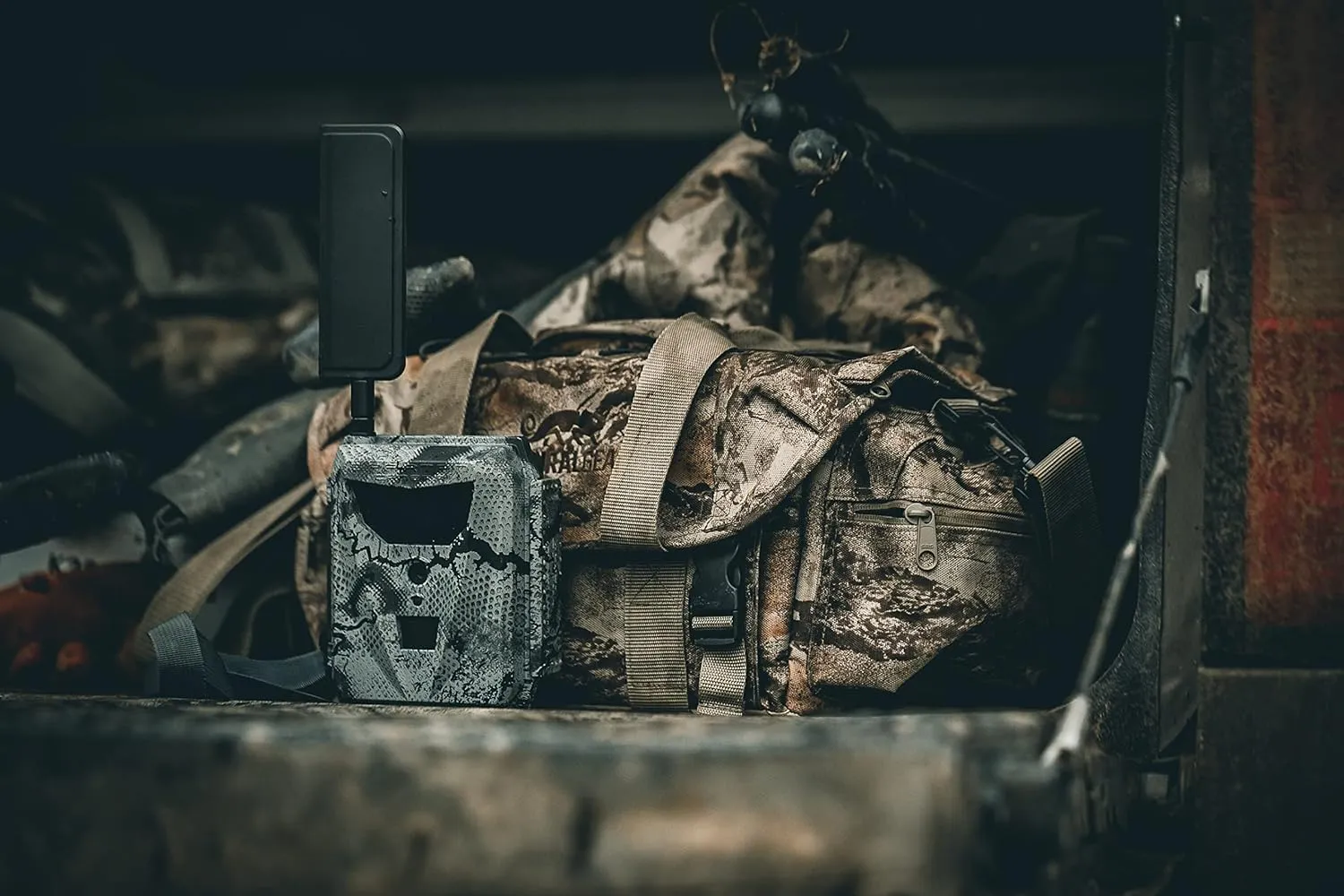 Spartan GoLive 4G LTE Trail Camera,Live-Streaming, Anti-Theft GPS, On-Demand Image&Video Capture,Real-time Updates,Built-in Lithium Battery,Blackout   Tree Mount (Spartan Multi-Carrier)