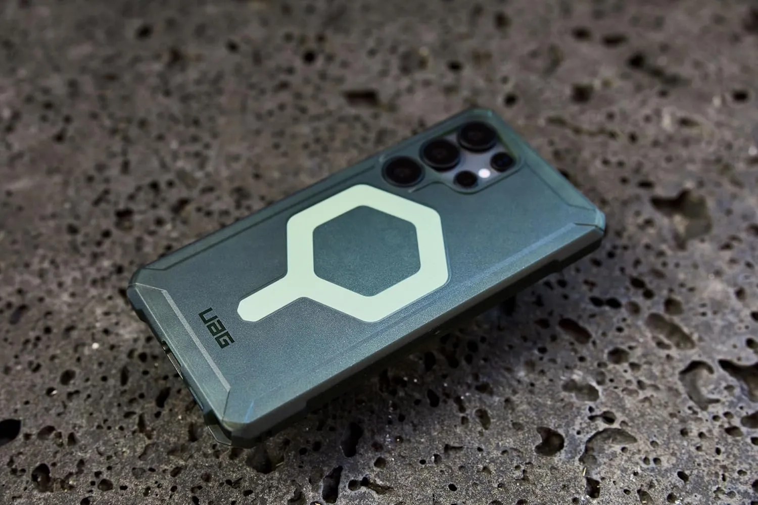 URBAN ARMOR GEAR UAG Designed for Samsung Galaxy S25 Ultra Case 6.8" Essential Armor - Compatible with Magnetic Charging Rugged Military Drop Tested Anti-Slip Protective Cover, Olive Drab